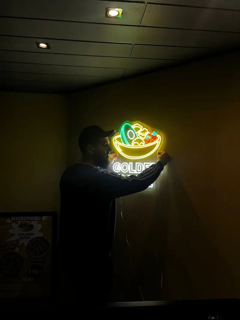 Neon sign for Golden Bowl, a restaurant in Solingen